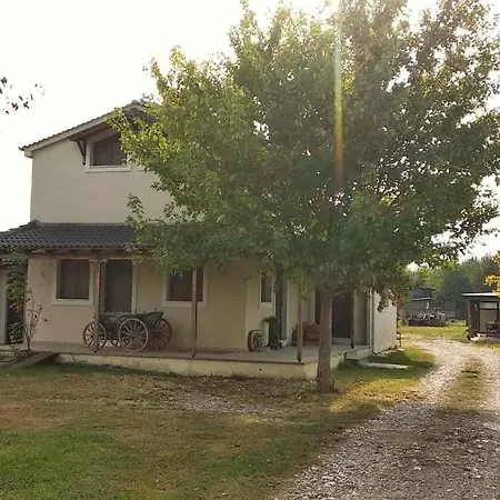 το σπίτι στο αγρόκτημα *